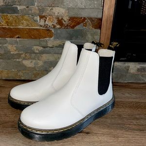 Dr. Marten Chelsea Boots in Smooth White